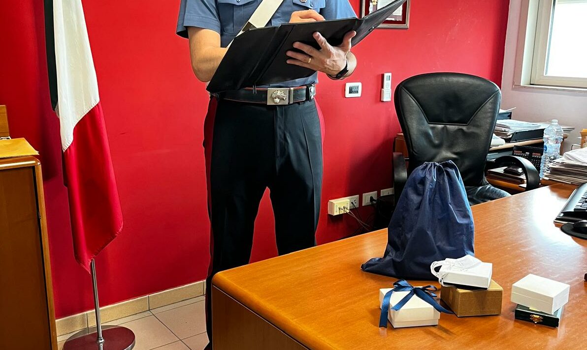 Recuperati gioielli rubati a Comiso: due denunce per furto, donna accusata di ricettazione