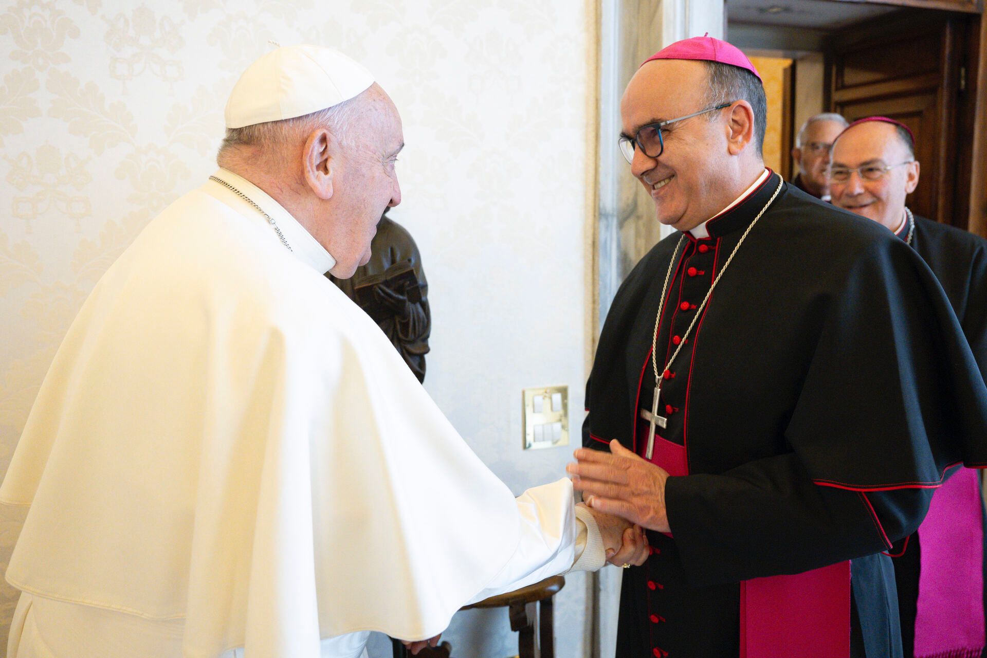 Mons. Giuseppe La Placa invita Papa Francesco a visitare la Diocesi di Ragusa
