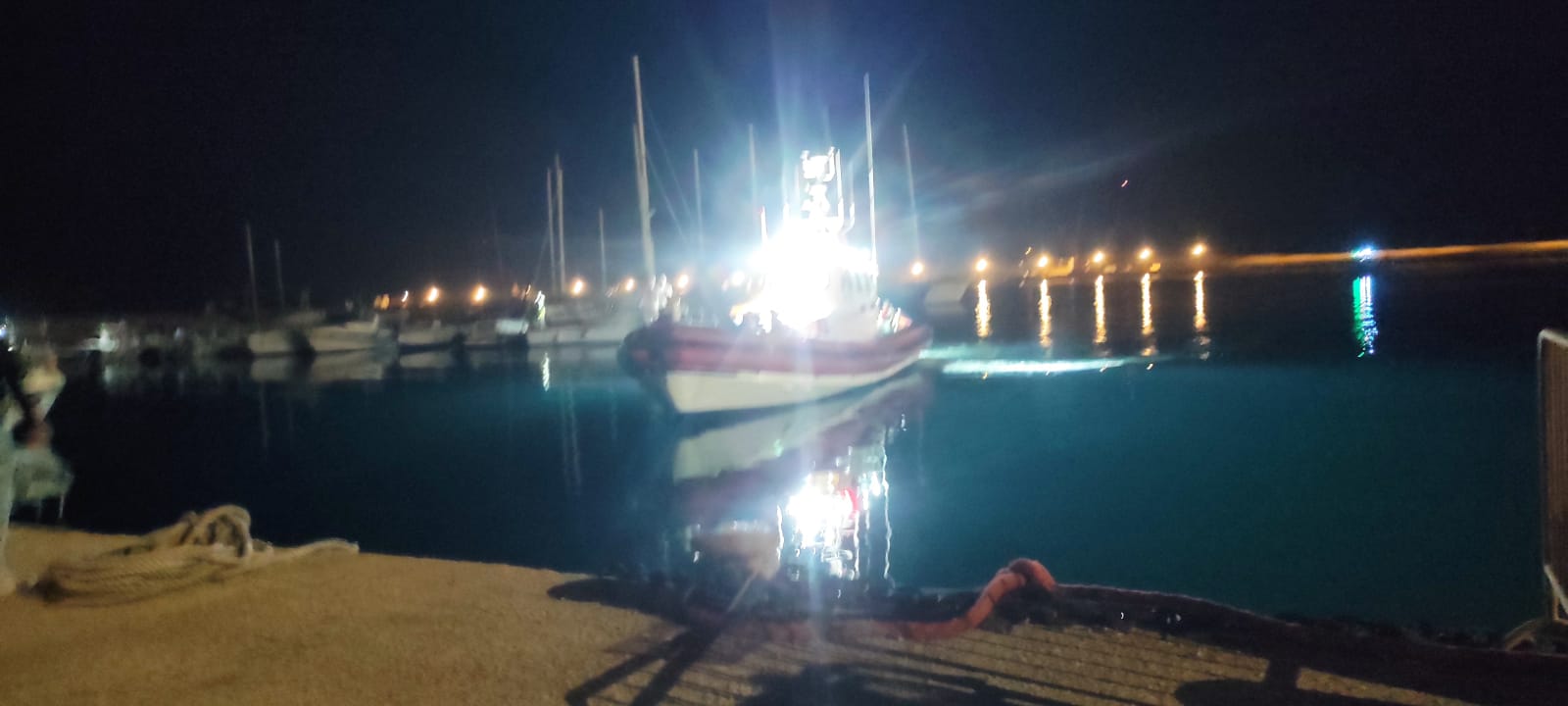 Stanotte sbarcati in 49 a Pozzallo: donna incinta portata all’ospedale di Modica