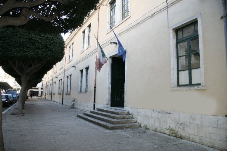 Modica, ladri all’Istituto Santa Marta. Rubati computer e un cellulare, indaga la polizia