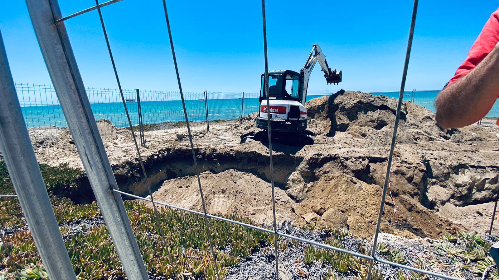 Scoglitti: tornano le ruspe a Baia Dorica e gli ambientalisti chiedono spiegazioni (foto e video)