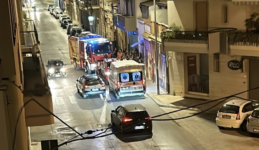 Ispica, una donna trovata morta in casa. Sul posto carabinieri e VVFF
