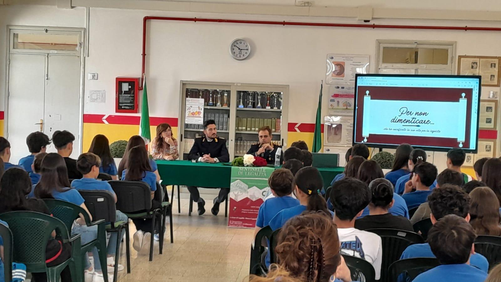 “Sentinelle di legalità”, la Polizia incontra gli studenti dell’Istituto Rodari-San Biagio di Vittoria
