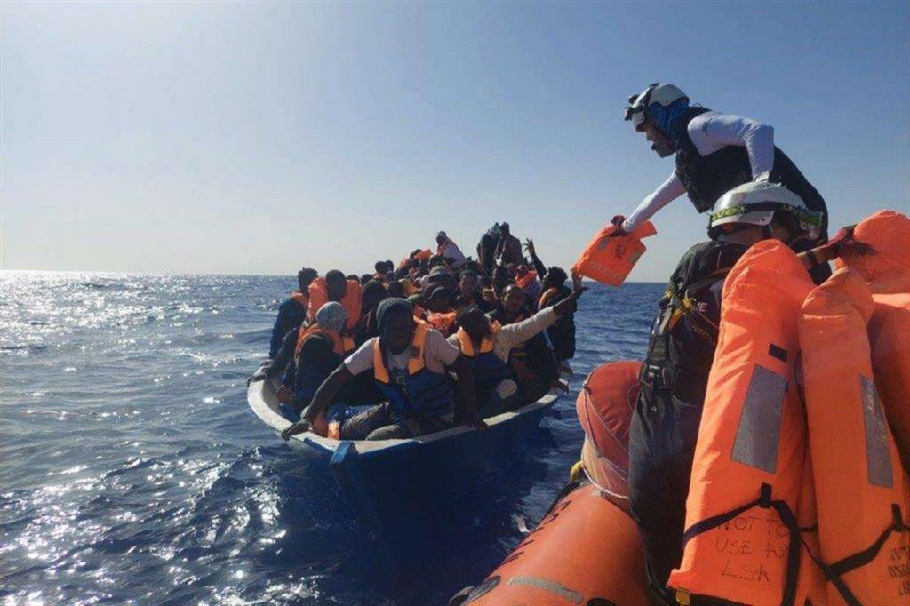 Sbarco “improvviso” stasera a Pozzallo: in 51 hanno rischiato di annegare