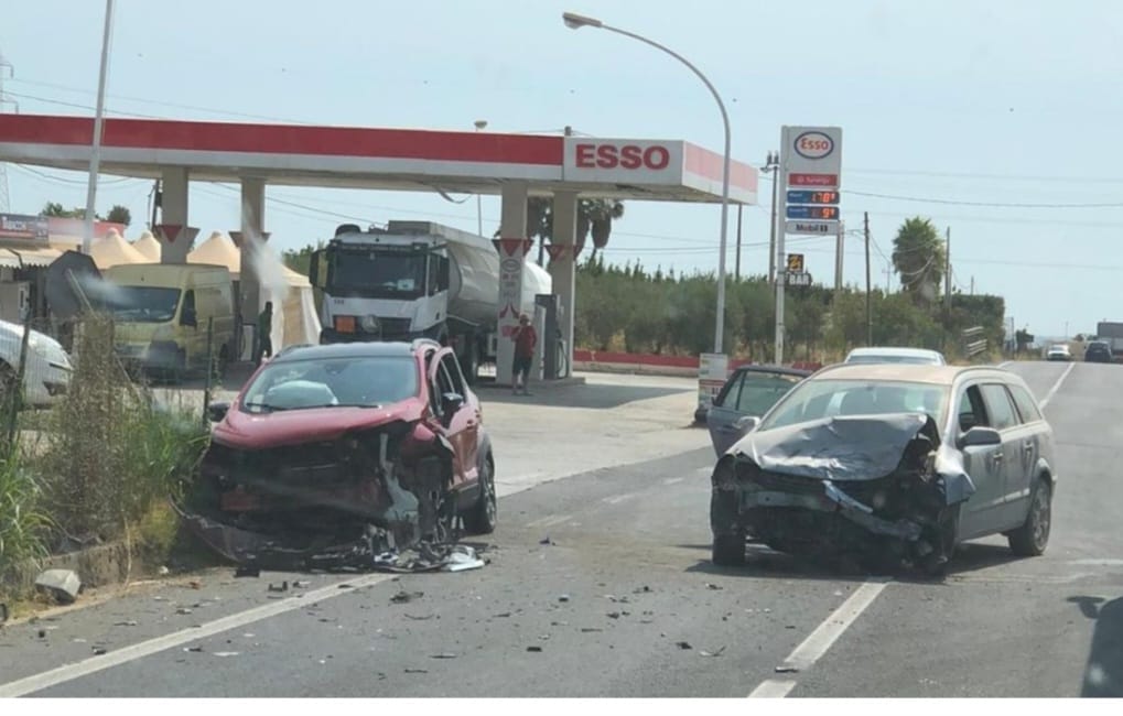 Brutto incidente stradale in contrada Coffa, scontro tra due auto, tre feriti uno è grave