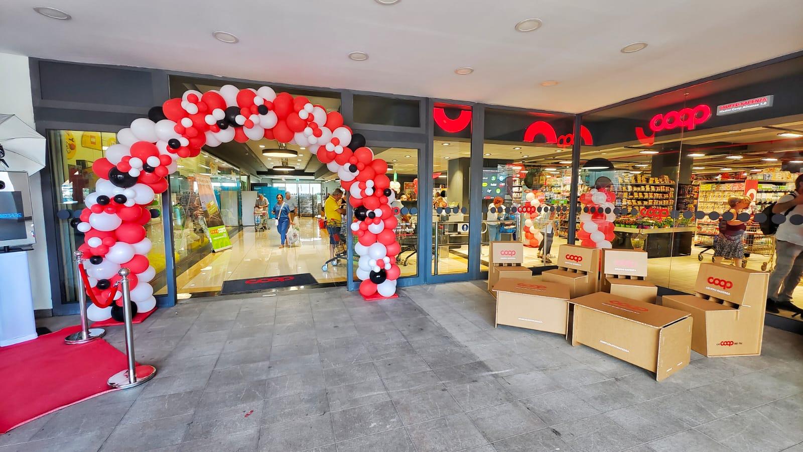 Modica, dopo il restyling, riaperto il punto vendita Coop al polo commerciale