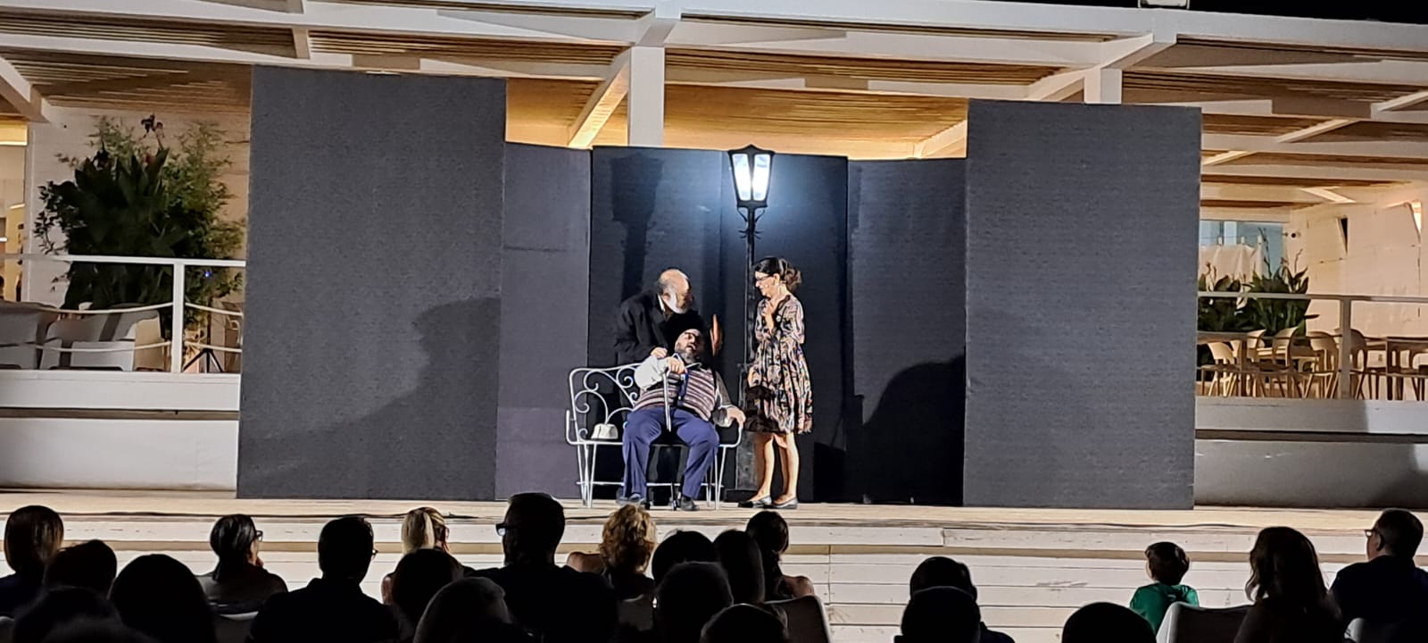 Scoglitti: esordio di successo per la prima di “Teatro in Spiaggia”, grande successo di “Giro di vite”