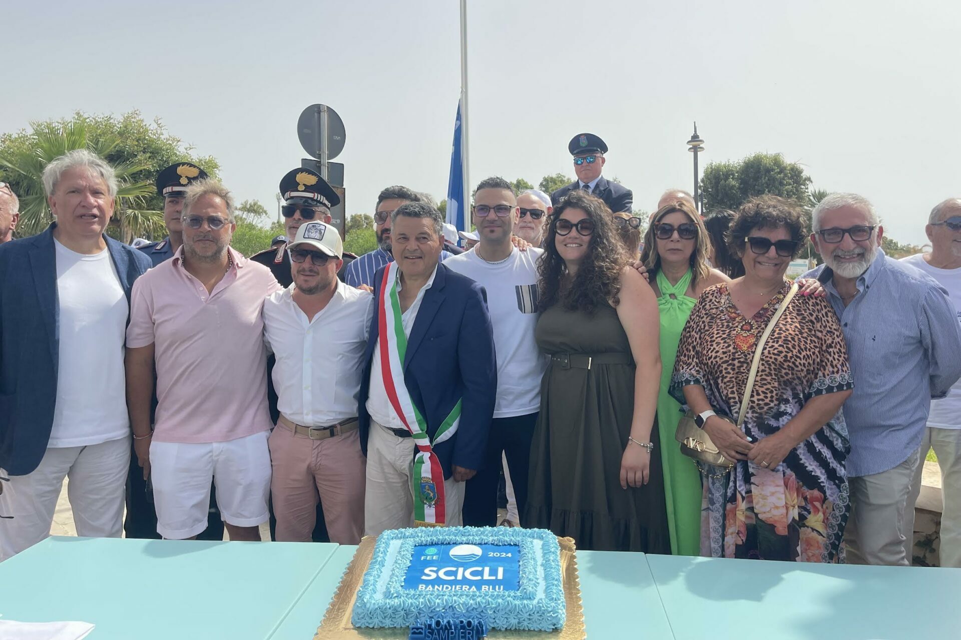 Festa di Popolo a Sampieri per l’alzabandiera Blu: ieri la cerimonia per lo storico riconoscimento