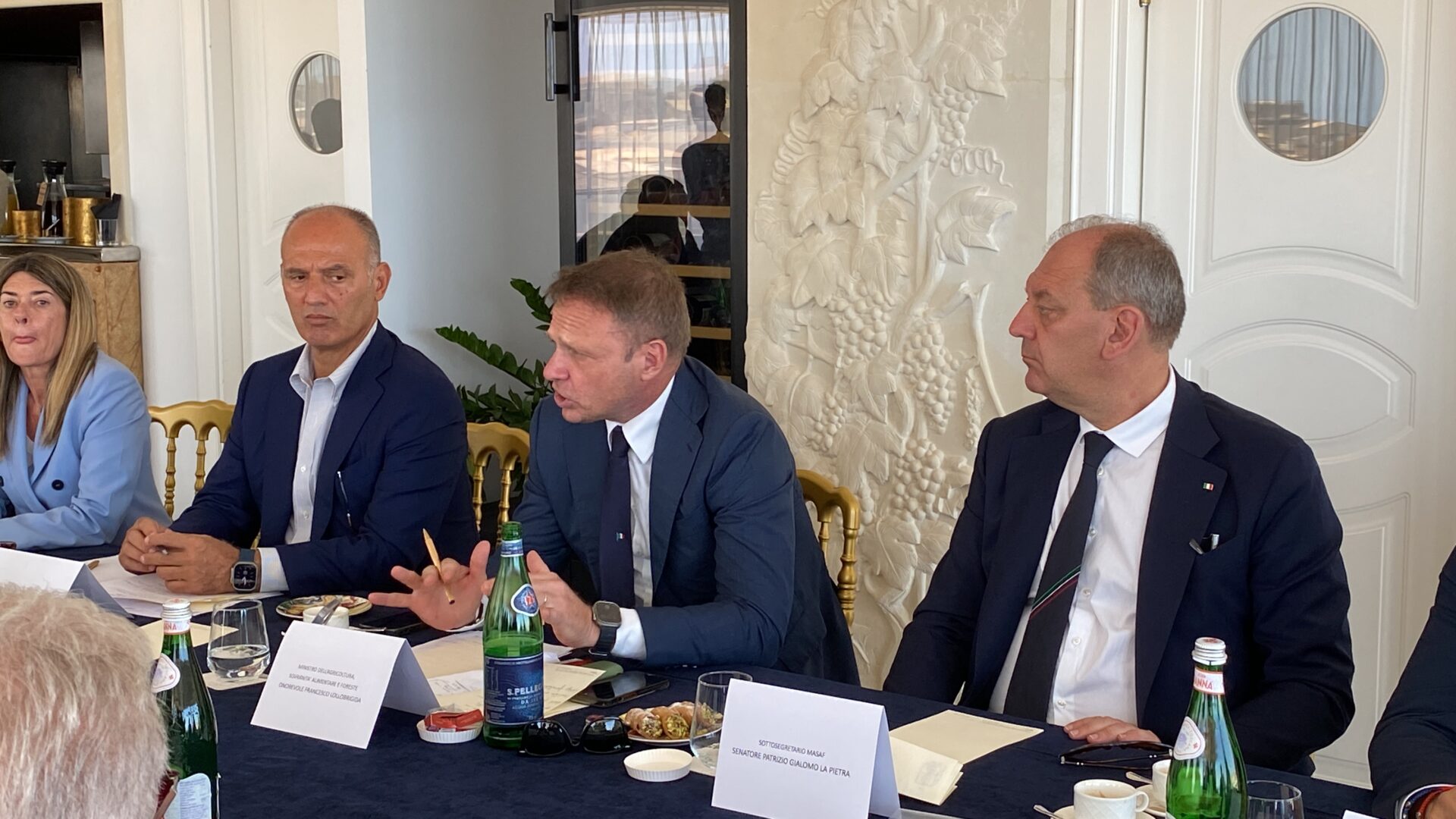 Il ministro Lollobrigida a Siracusa incontra le associazioni degli agricoltori e fa il punto sul G7