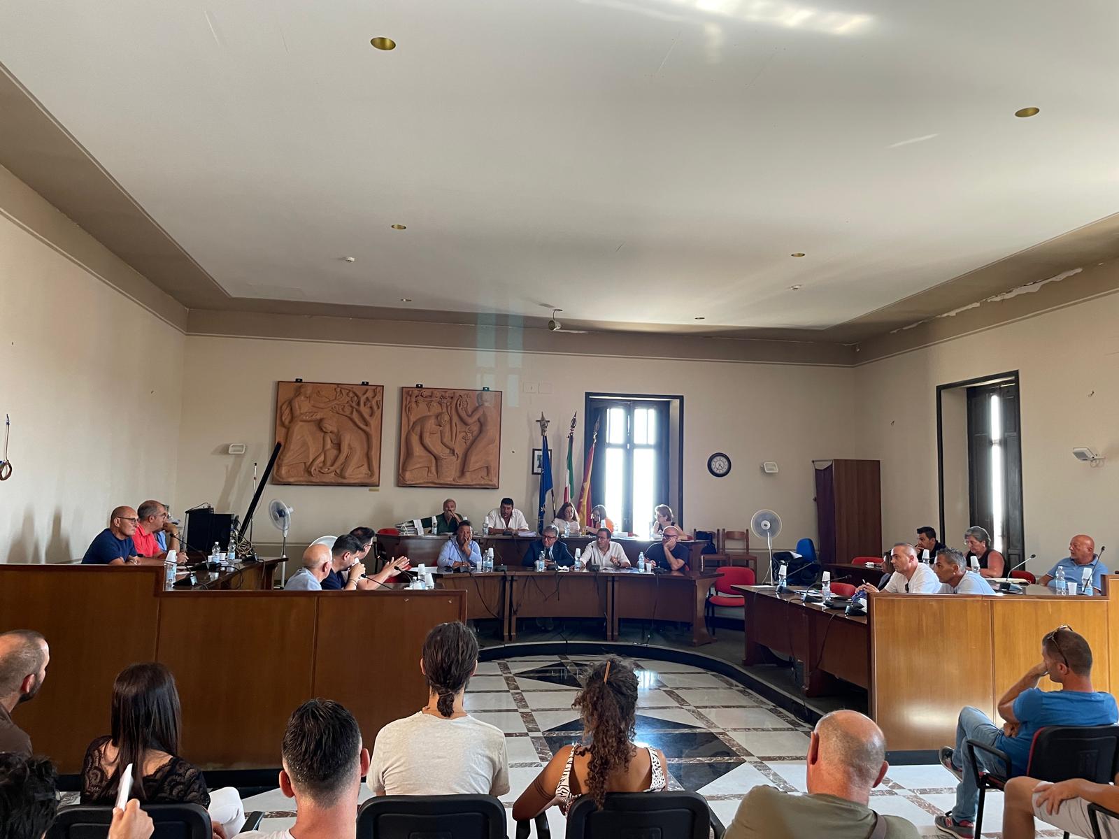 Ispica, una parte dell’ l’opposizione: Leontini vattene. E gli altri cosa faranno?