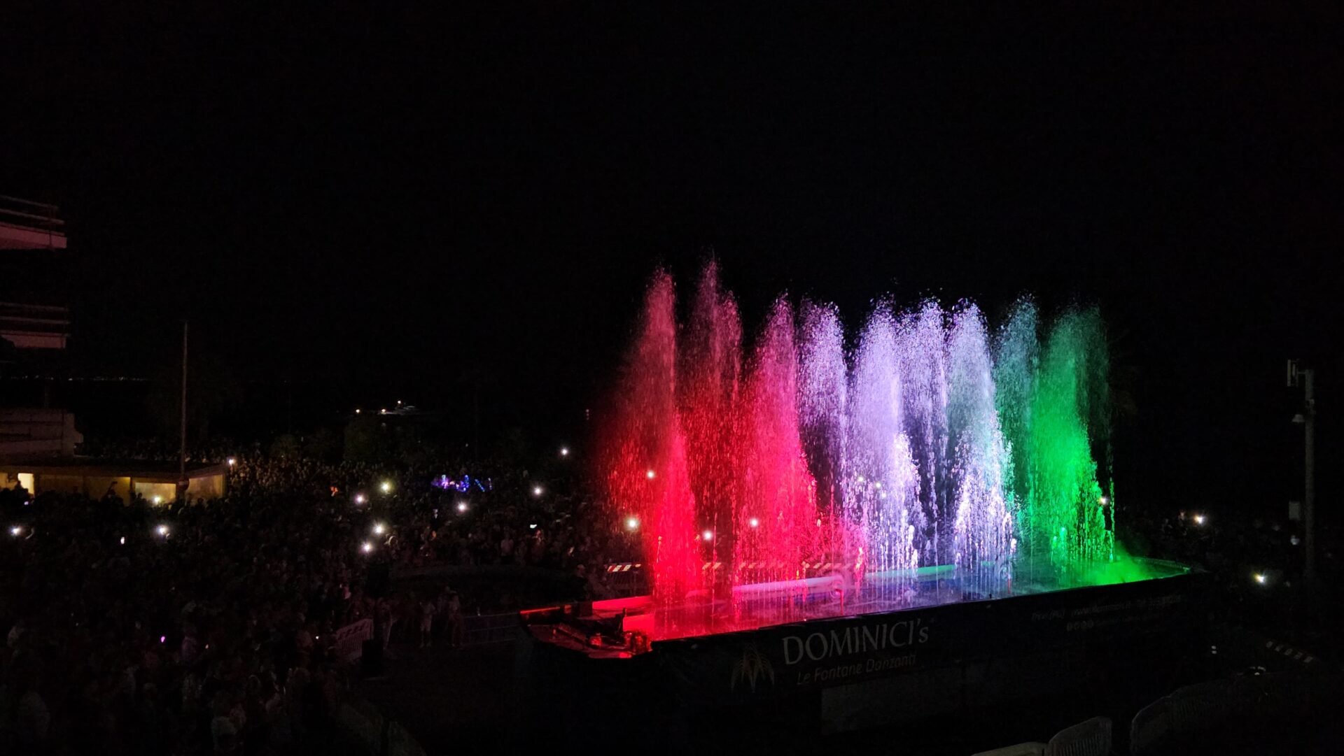 “Marefestival”: le fontane danzanti incantano il pubblico nella rotonda di Raganzino