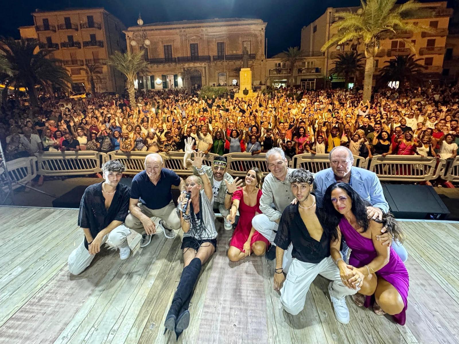 Marefestival: Nathalie Aarts “infiamma” il pubblico di Pozzallo in una piazza Rimembranze sold out
