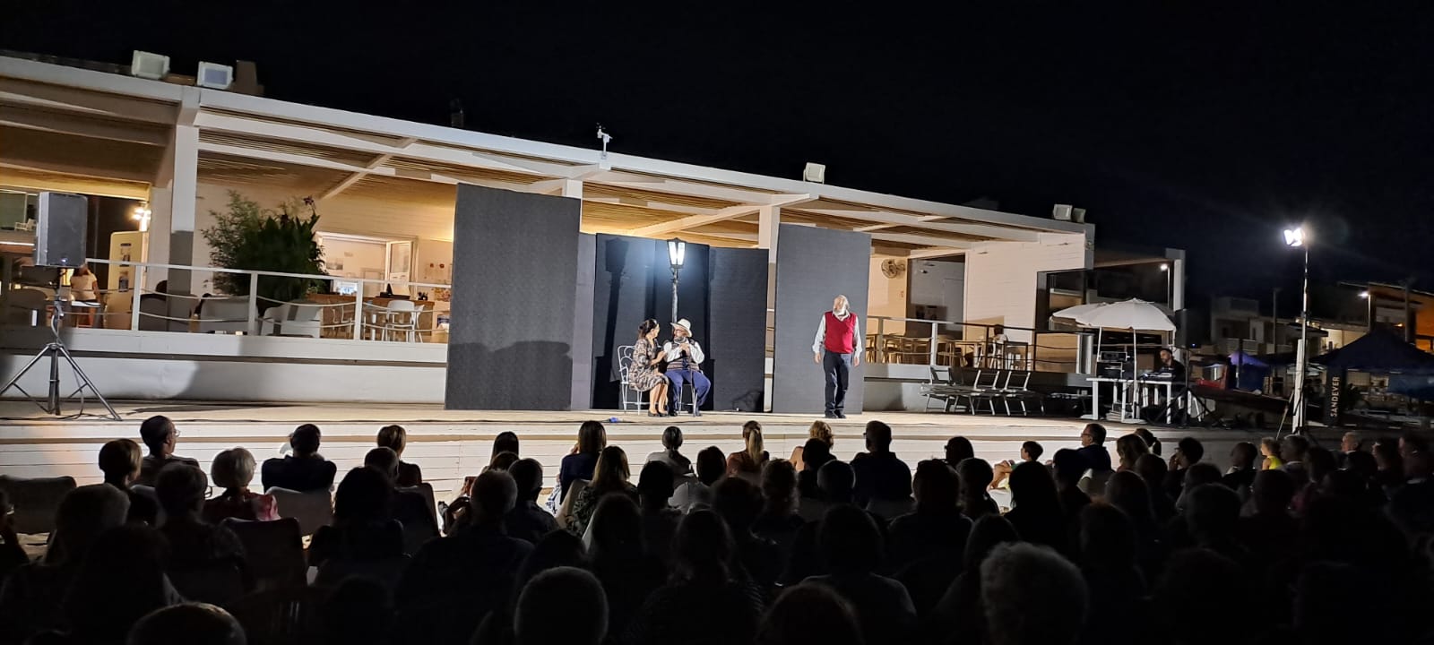 Teatro in spiaggia a Scoglitti: domani “I cannoli dell’amore” della compagnia Palco Uno