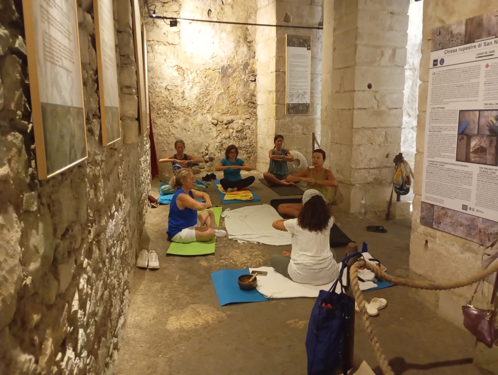 “Yoga nella roccia” a Modica un incontro tra la cultura e l’armonia di corpo e anima
