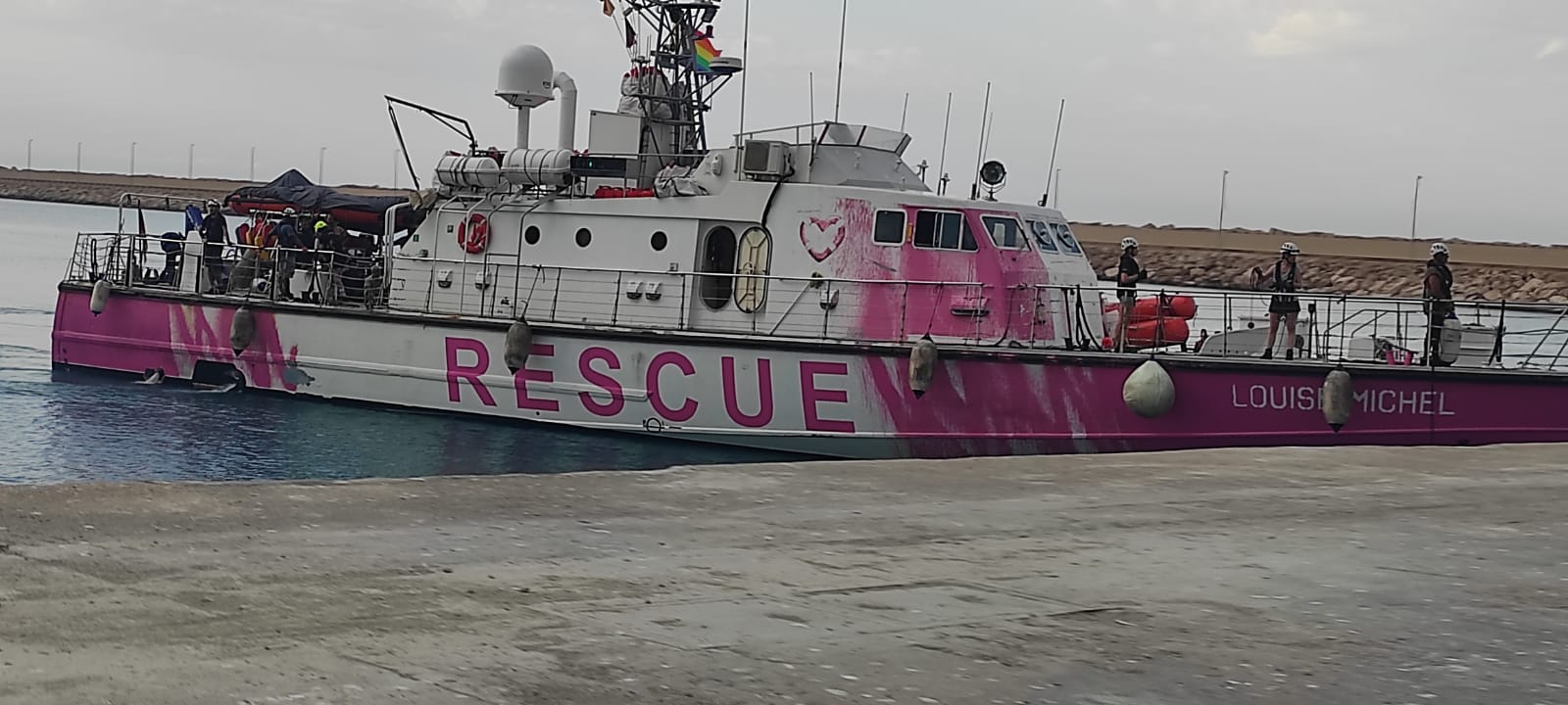 Ventuno migranti sono sbarcati al porto di Pozzallo a bordo della ONG Louise Michel