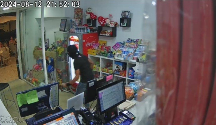 Tra la gente con passamontagna e pistola: situazione fuori controllo a Modica