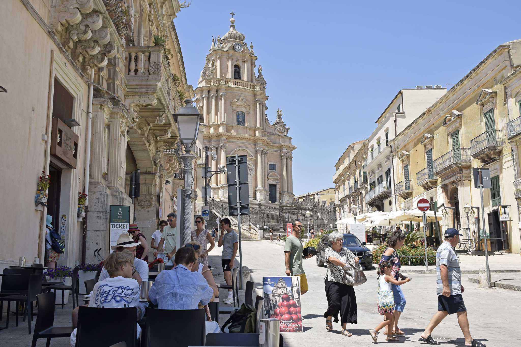 Ragusa, Confcommercio e Federalberghi al Comune: Posticipare aumento tassa di soggiorno