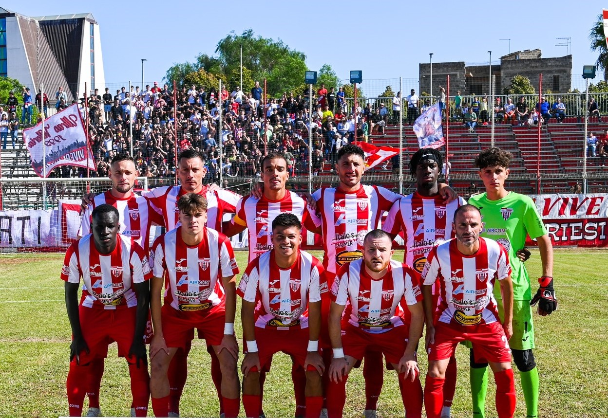 Il Vittoria FC al “De Simone” di Siracusa, contro il Real trasferta vietata ai tifosi biancorossi