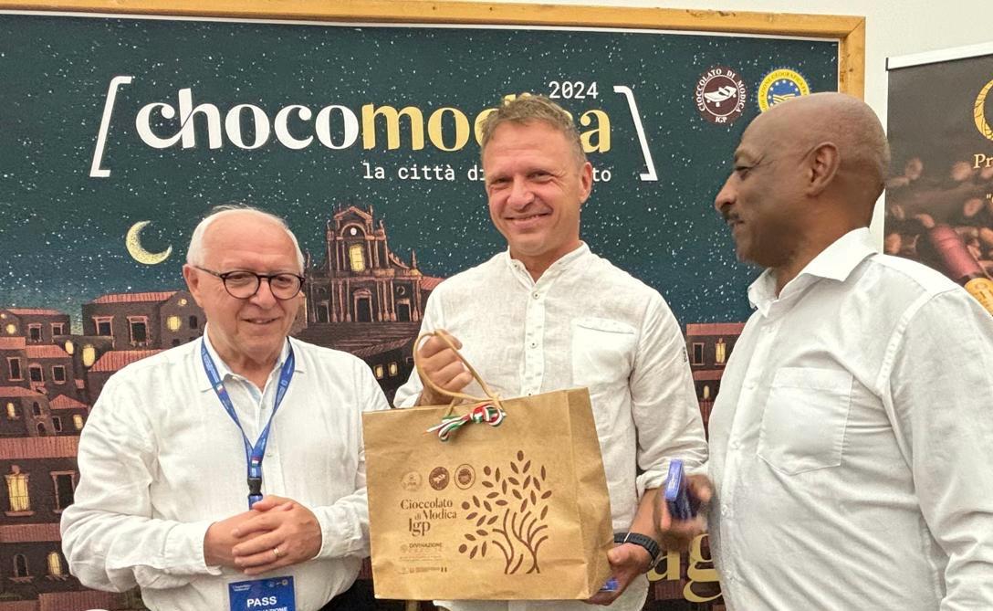 Giornata conclusiva del G7, visita del Ministro Lollobrigida al Chocolab del Consorzio di Modica