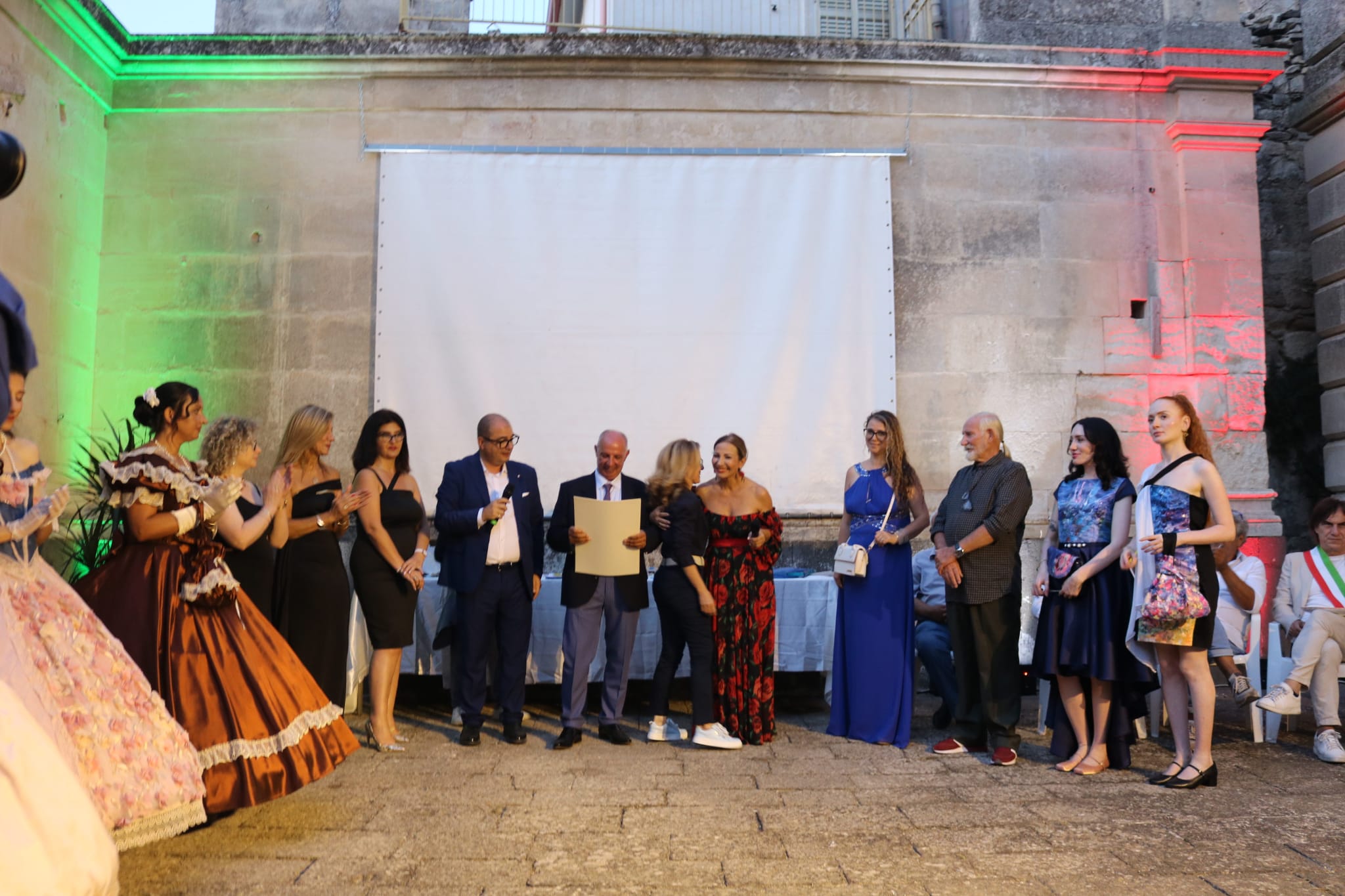 Monterosso, successo per la seconda collettiva “I colori degli artisti per la pace nel mondo”