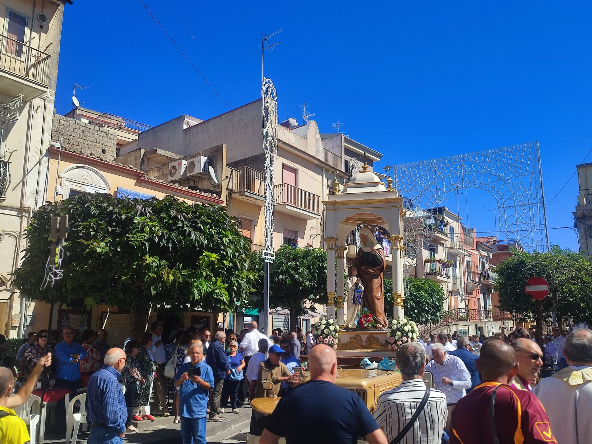 Monterosso celebra Maria Santissima Bambina: grande partecipazione per l’ultima festa estiva