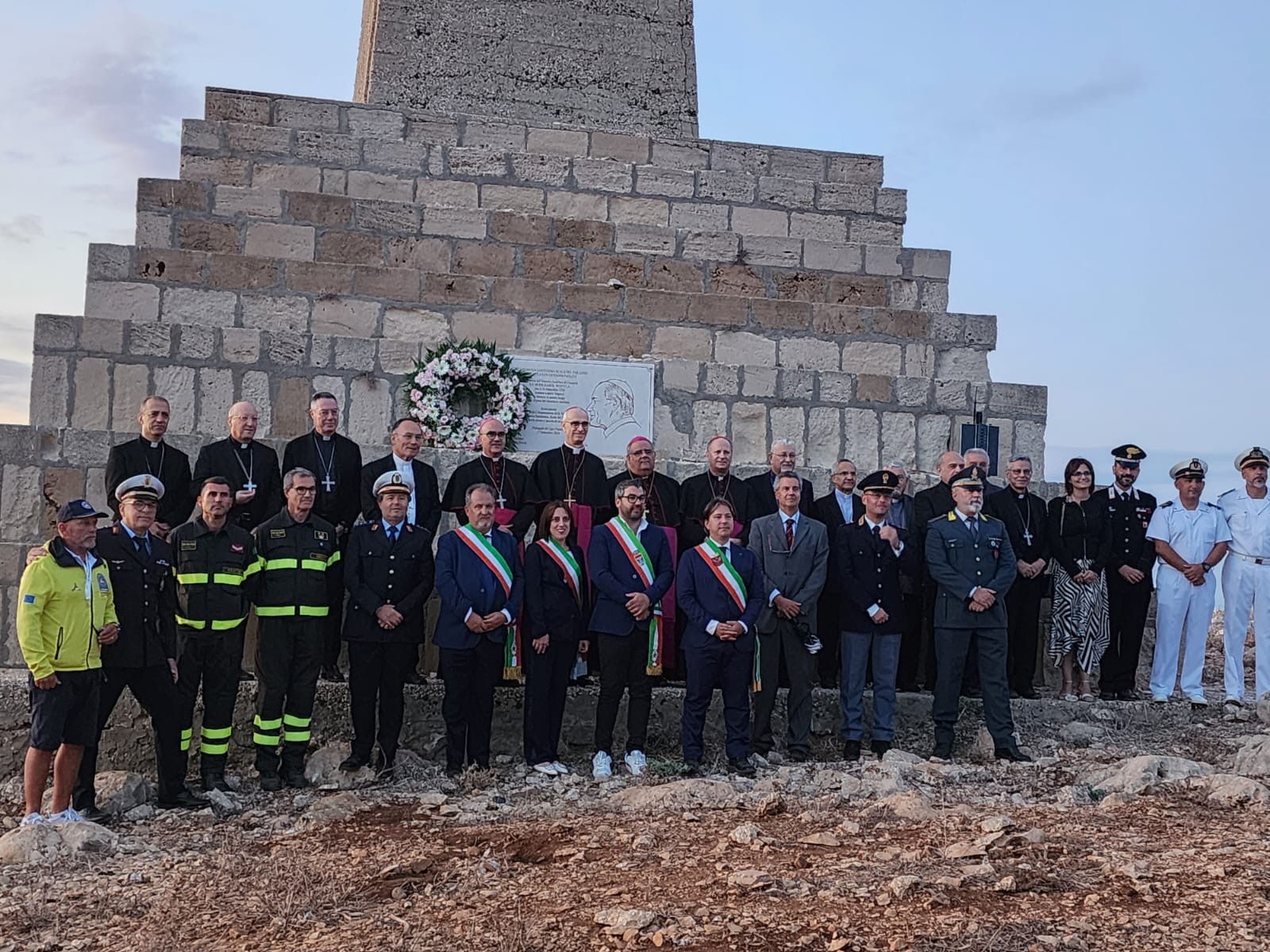 I vescovi di Sicilia hanno consacrato l’Isola alla Madonna Scala del Paradiso ieri a Capo Passero