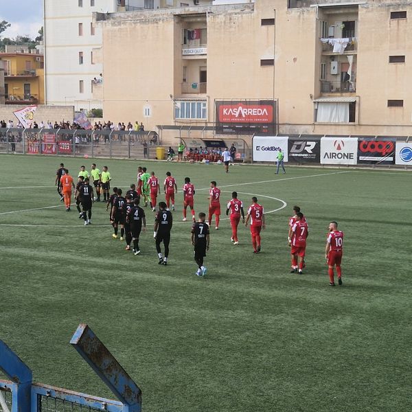 Il Modica Calcio sciupa e il Vittoria FC lo punisce in extremis, il derby di Coppa del “Barone” è senza vincitori