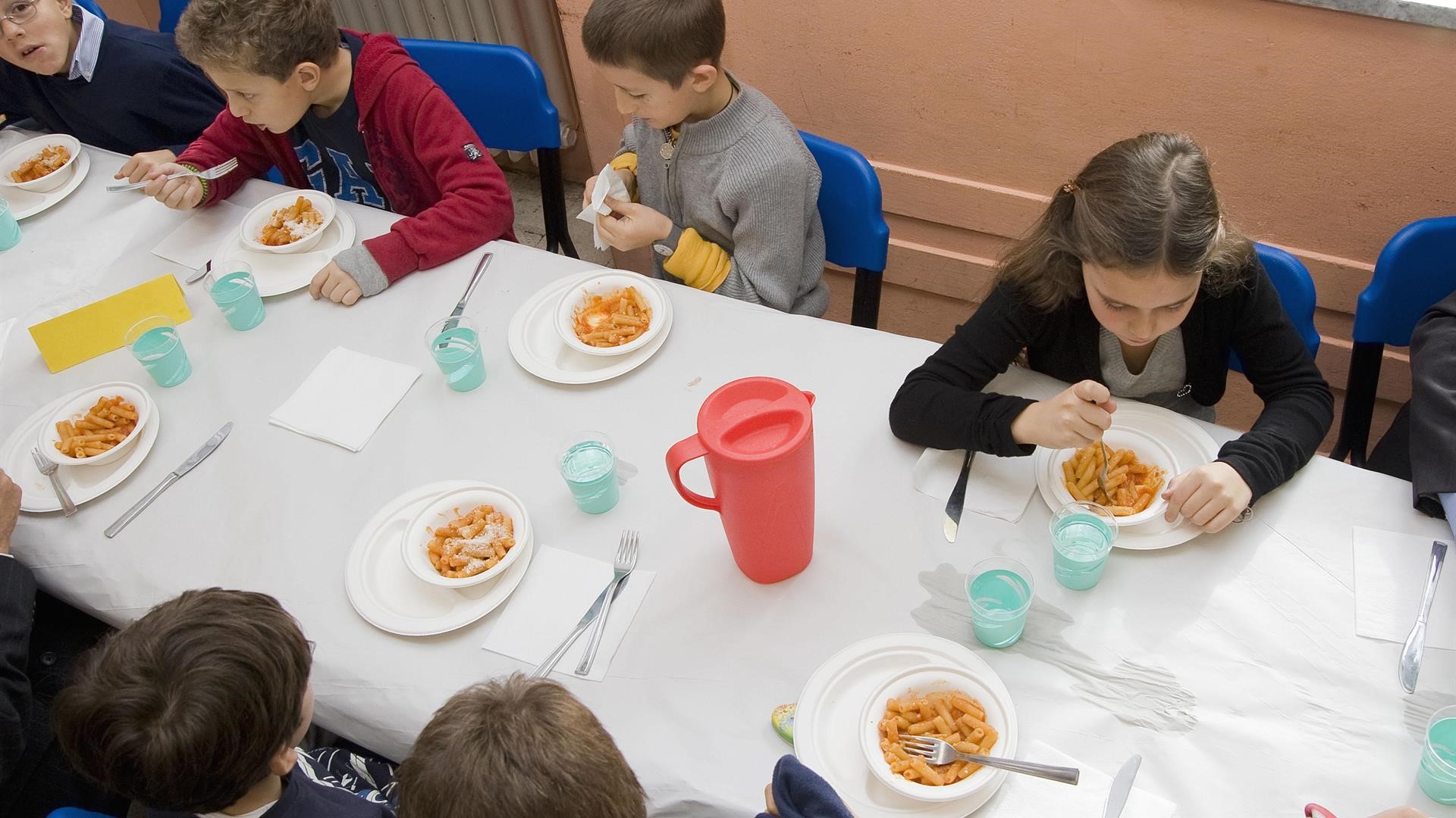 60 bambini delle prime classi senza refezione scolastica a Comiso: genitori arrabbiati