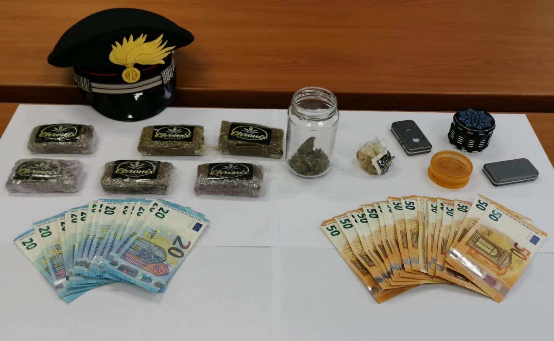 Finisce ai domiciliari 23enne di Modica: in garage aveva nascosto 600 grammi di hashish