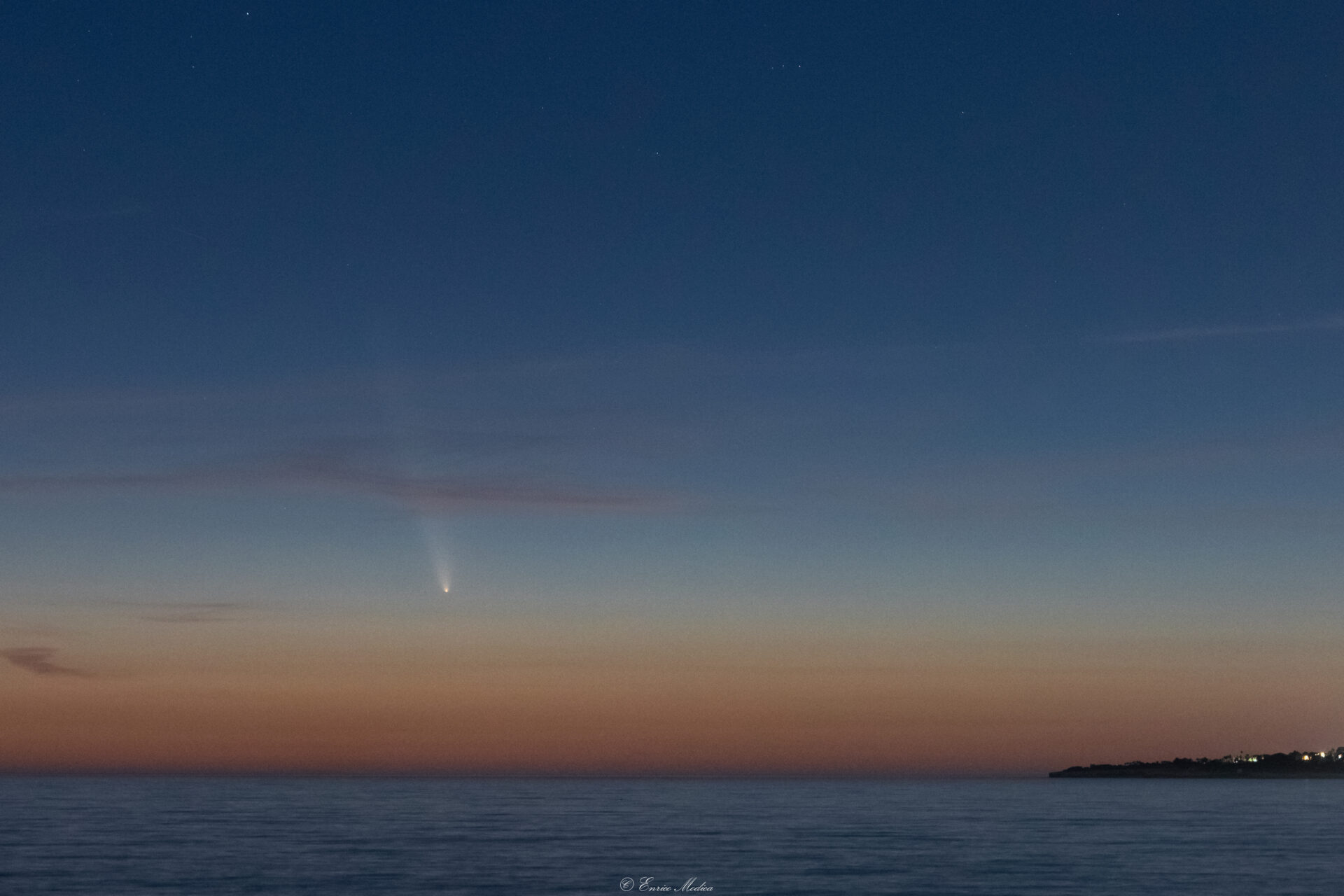 Sampieri, scatto di Enrico Modica immortala la Cometa Atlas tornata visibile dopo due settimane