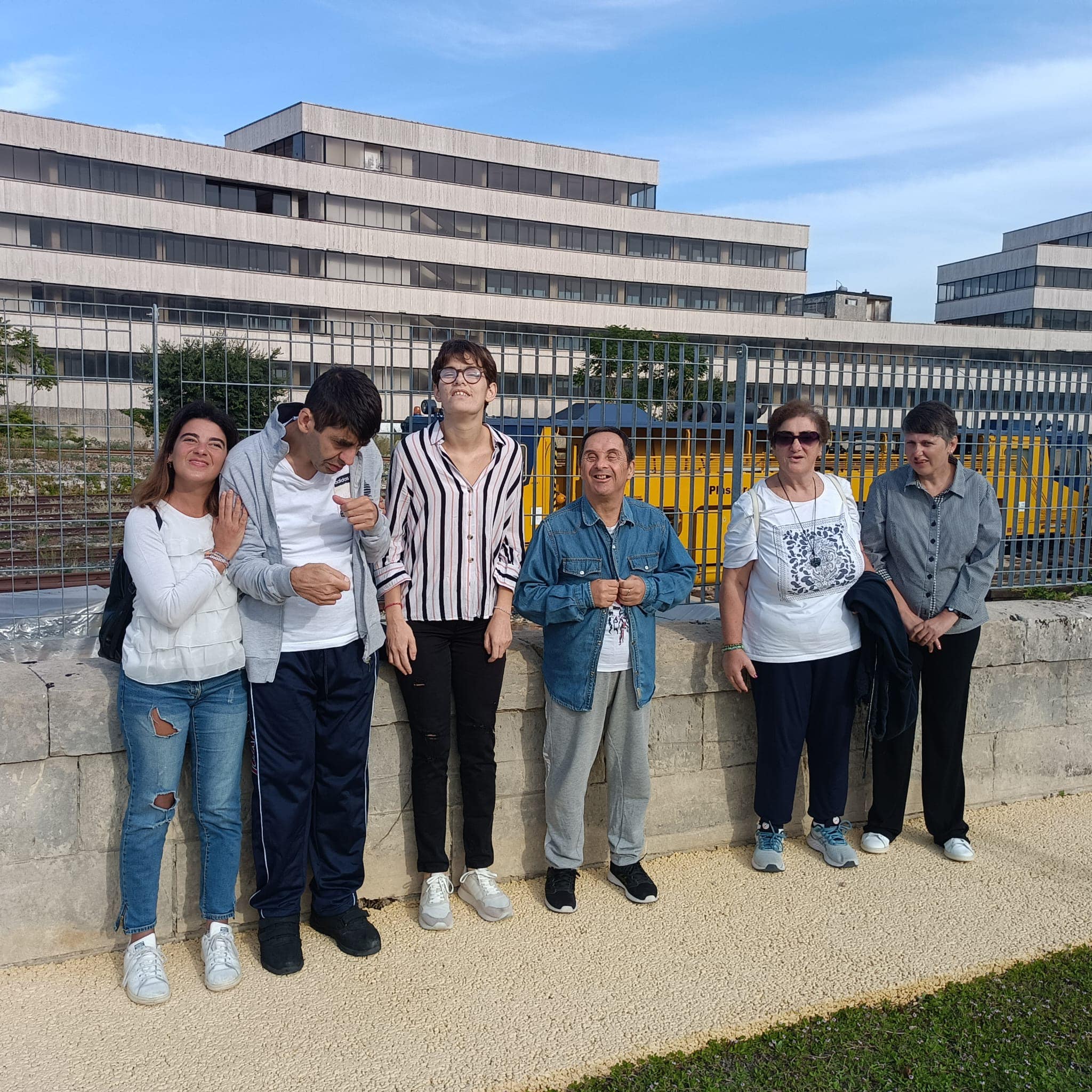 Esplorazione dei luoghi nascosti della città per i ragazzi di Anffas Ragusa all’ex Scalo Merci