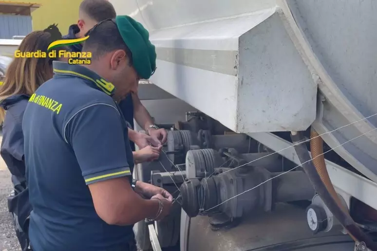 Maxifrode su gasolio agevolato scoperta dalla Guardia di Finanza: coinvolta anche Ragusa