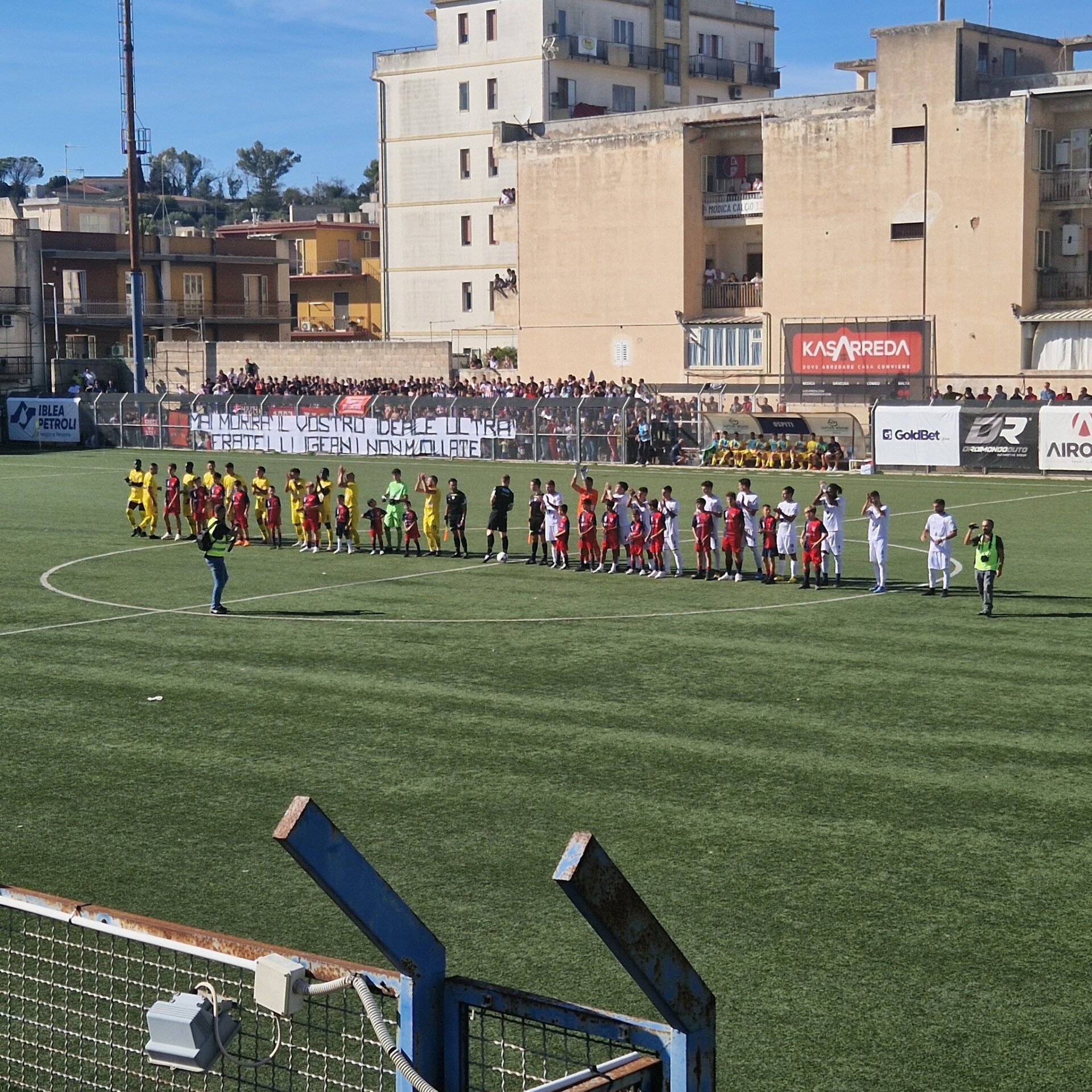 Il Modica Calcio fa suo il derby con il Vittoria FC, i “Tigrotti” ruggiscono in un “Barone” sold out