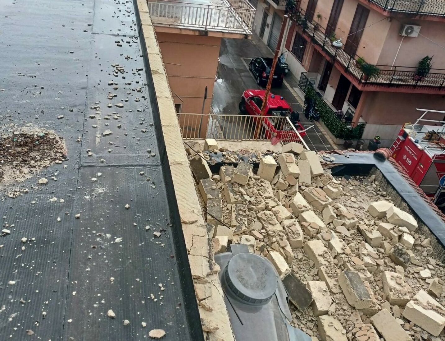 Maltempo negli iblei: intervento dei Vigili del Fuoco in via Bixio a Pozzallo