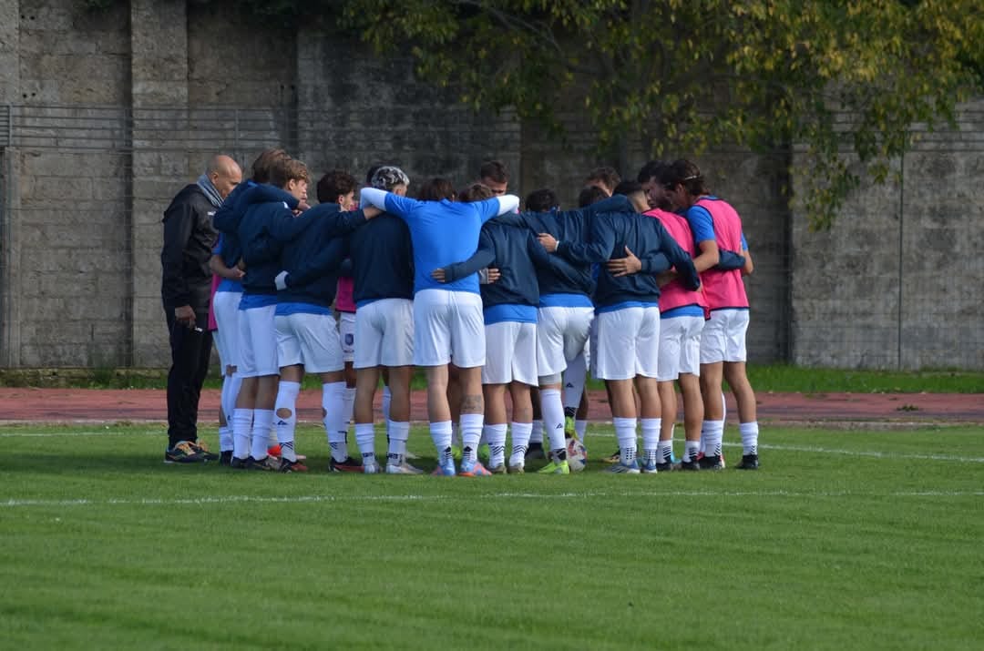 Il Ragusa in trasferta oltre lo Stretto, al “Macrì” sfida al Locri alla ricerca di continuità, rescinde Tino Parisi