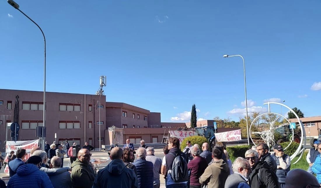 Protesta per l’Aeroporto di Comiso: insieme per il futuro dello scalo con qualche polemica
