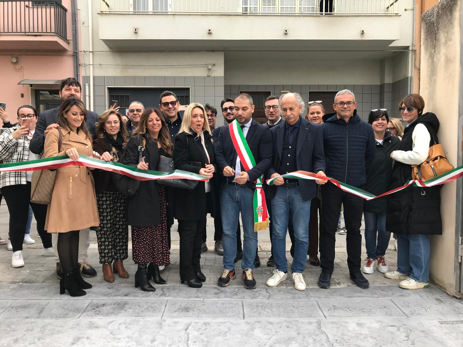 Comiso: lavori di manutenzione terminati alla palestra della scuola Monserrato, oggi il taglio del nastro