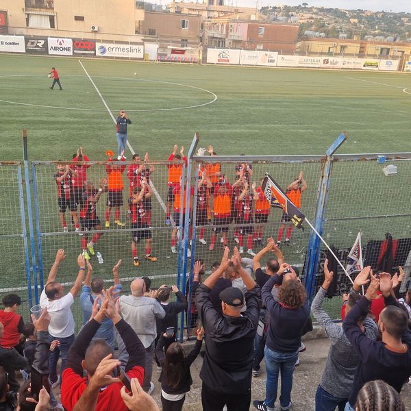 Il Modica Calcio gioca a tennis, sei reti al Real Siracusa e la vetta è più vicina
