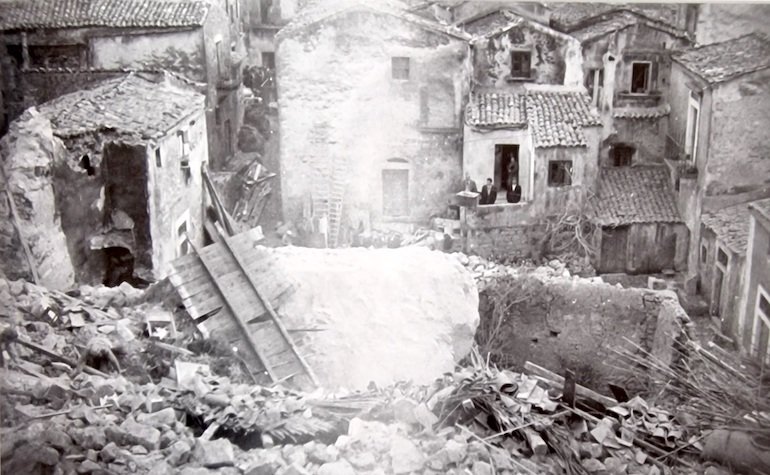 Modica, il 30 dicembre saranno 74 anni dal crollo delle case e della strada di Via Scala