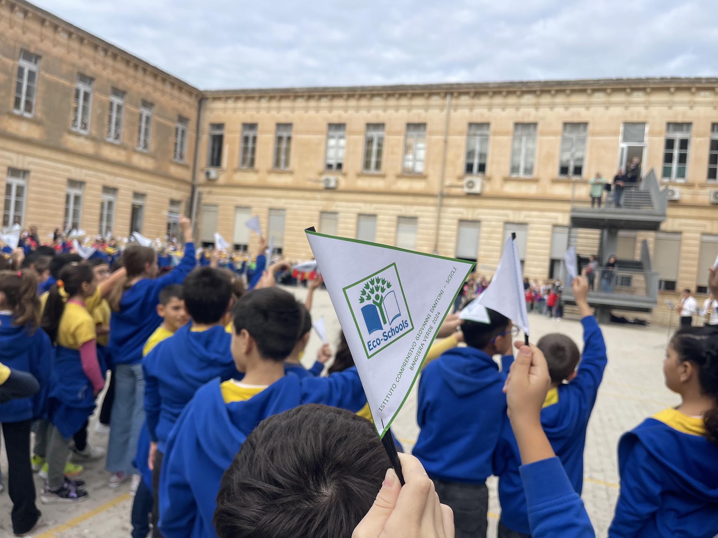 Scicli: la Bandiera Verde sventola al plesso De Amicis dell’Istituto Dantoni