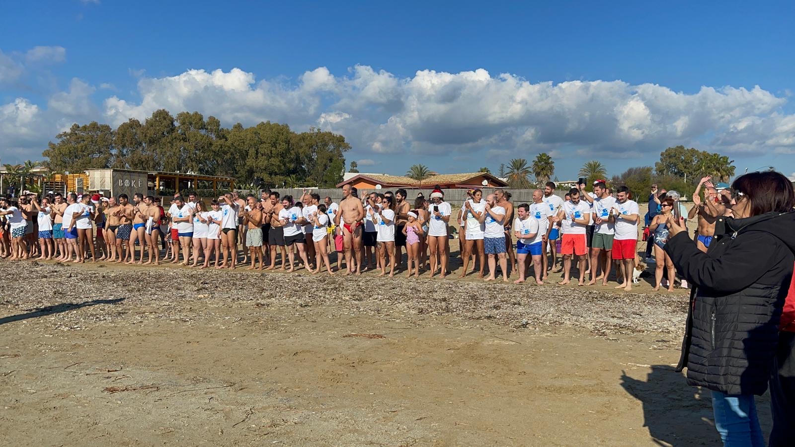 Marina di Modica: record di partecipanti per il Bagnoammare di fine anno