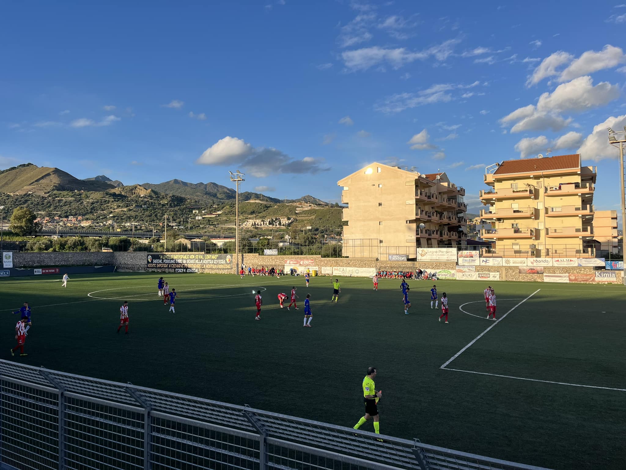 Il Vittoria FC sconfitto al “Bucalo” di Santa Teresa Riva, ai biancorossi non basta la doppietta di Agudiak
