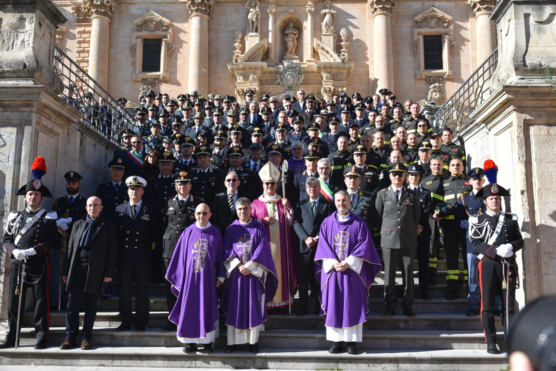 Messa Interforze in Cattedrale a Ragusa: Mons. La Placa celebra con le autorità civili e militari