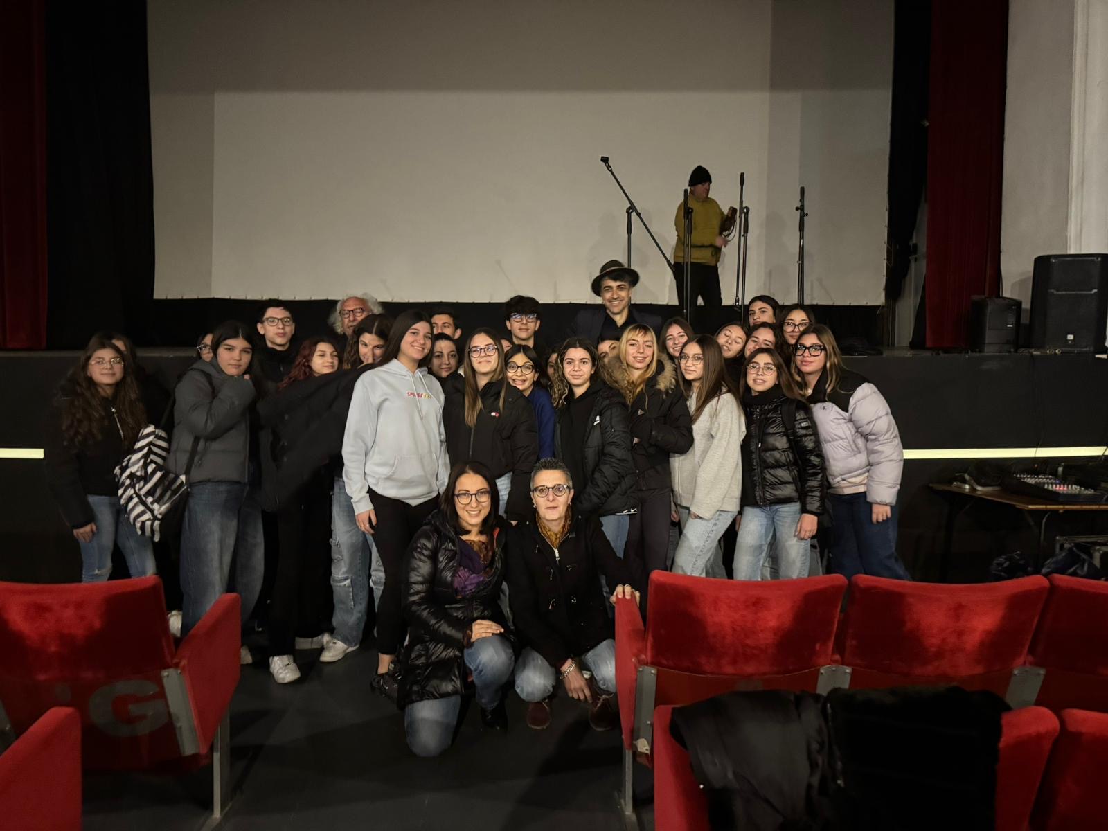 Modica, successo per gli studenti del Verga con il corto “Momenti di…versi, attimi di Luce”