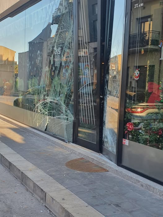Vittoria: altro furto con spaccata, preso di mira un ristorante etnico, distrutta la vetrata d’ingresso