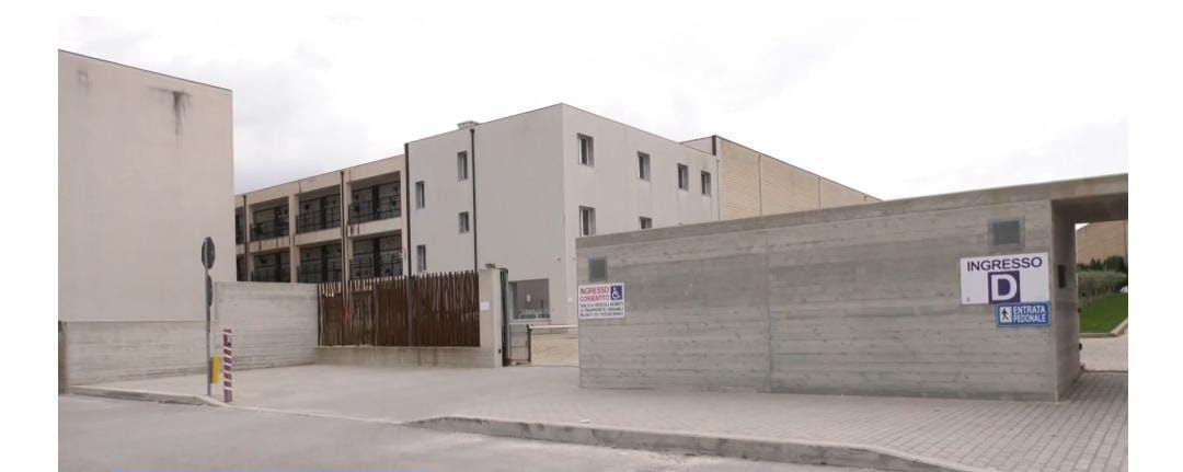 Modica: vanno a trovare i cari defunti, ma restano chiusi all’interno del cimitero
