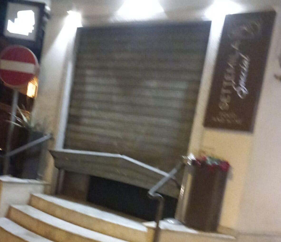 Ladri in azione a Donnalucata, preso di mira nuovamente il bar Settemila Caffè