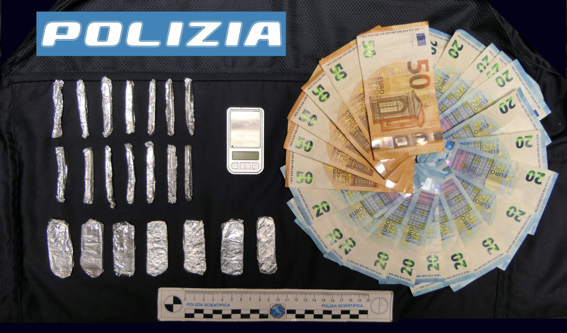 Contrasto allo spaccio di stupefacenti: arrestato pusher tunisino in Piazza Manin a Vittoria