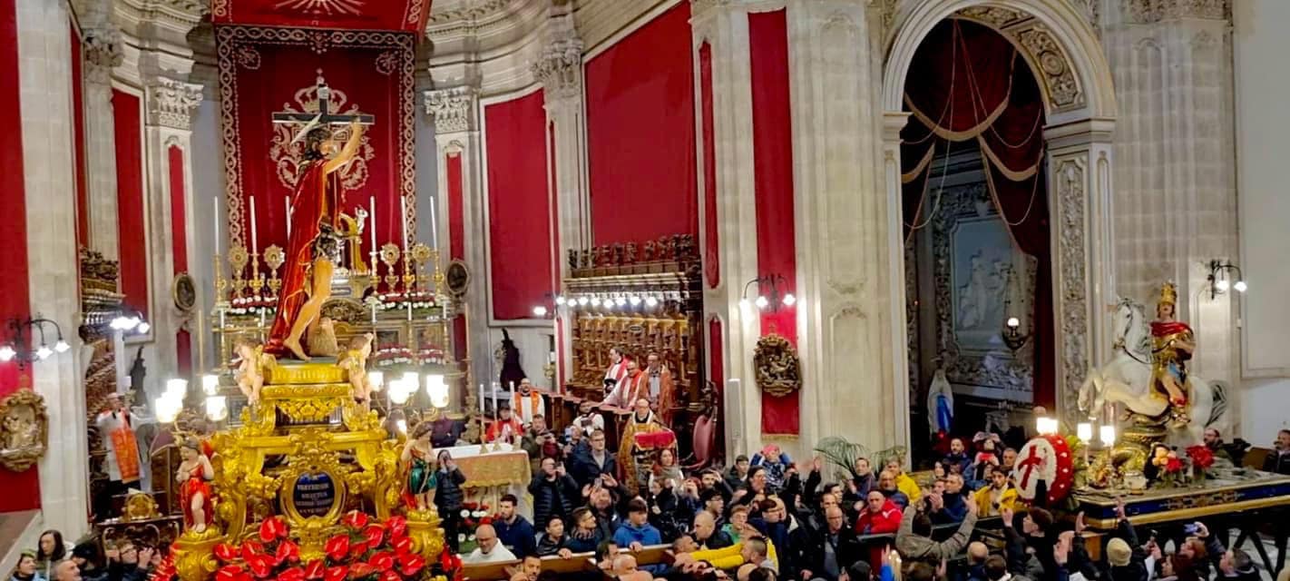 Ieri evento storico l’incontro in Duomo a Ibla tra i due Patroni: San Giovanni e San Giorgio