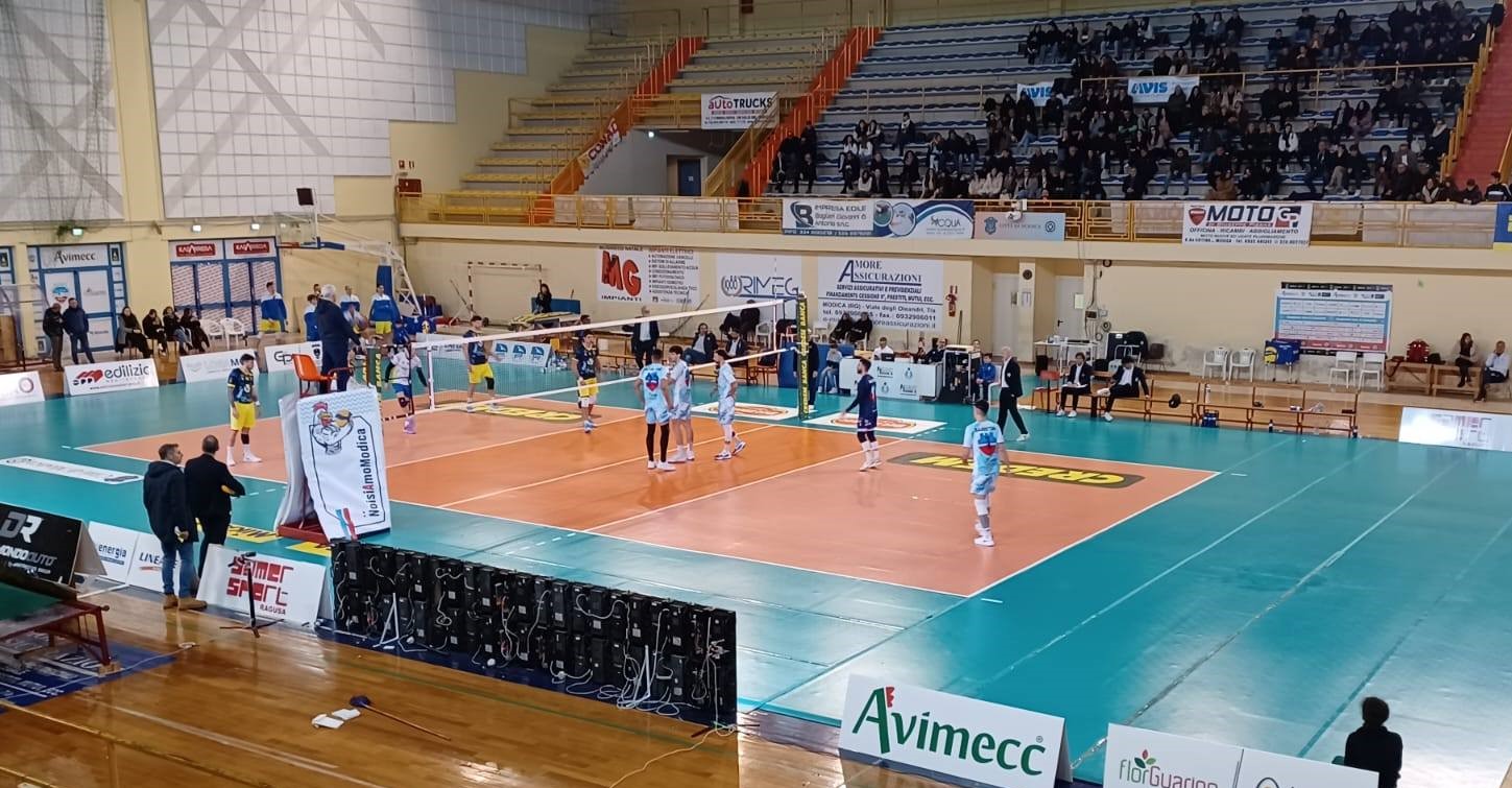 La Volley Modica regola in quattro set Sabaudia, i “Galletti” sono matematicamente ai play off